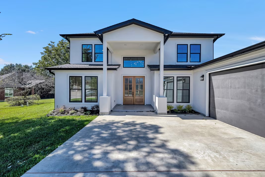 Photo 2 of 49 Winterhaven Lane, Montgomery, TX