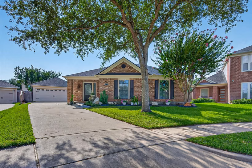 Photo 2 of 1711 Red Lake Court, Richmond, TX