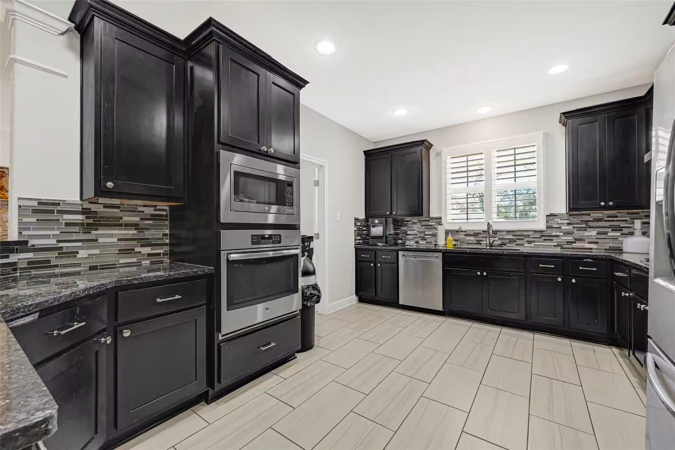 Photo 3 of 929 Oak Street, Houston, TX