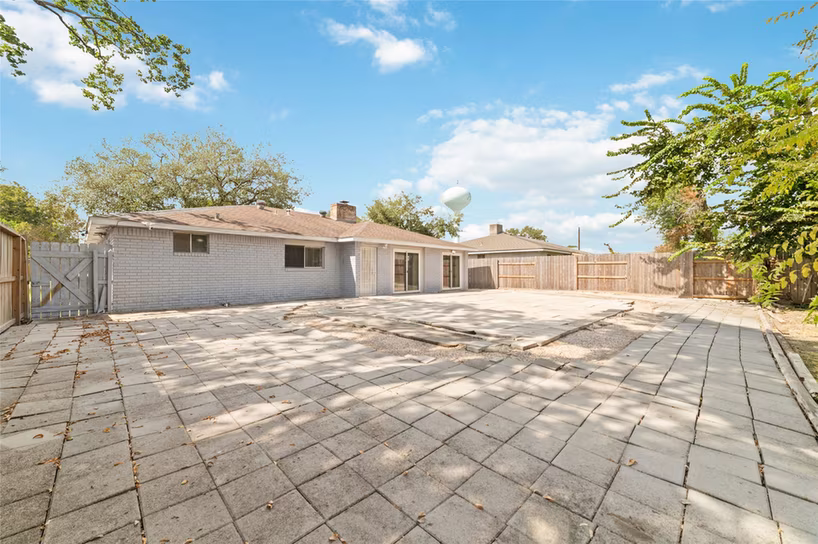 Photo 4 of 6111 Westbranch Drive, Houston, TX