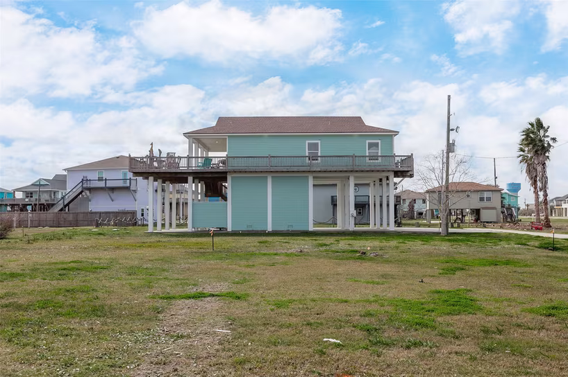 Photo 3 of 2110 Seahorse Lane, Crystal Beach, TX