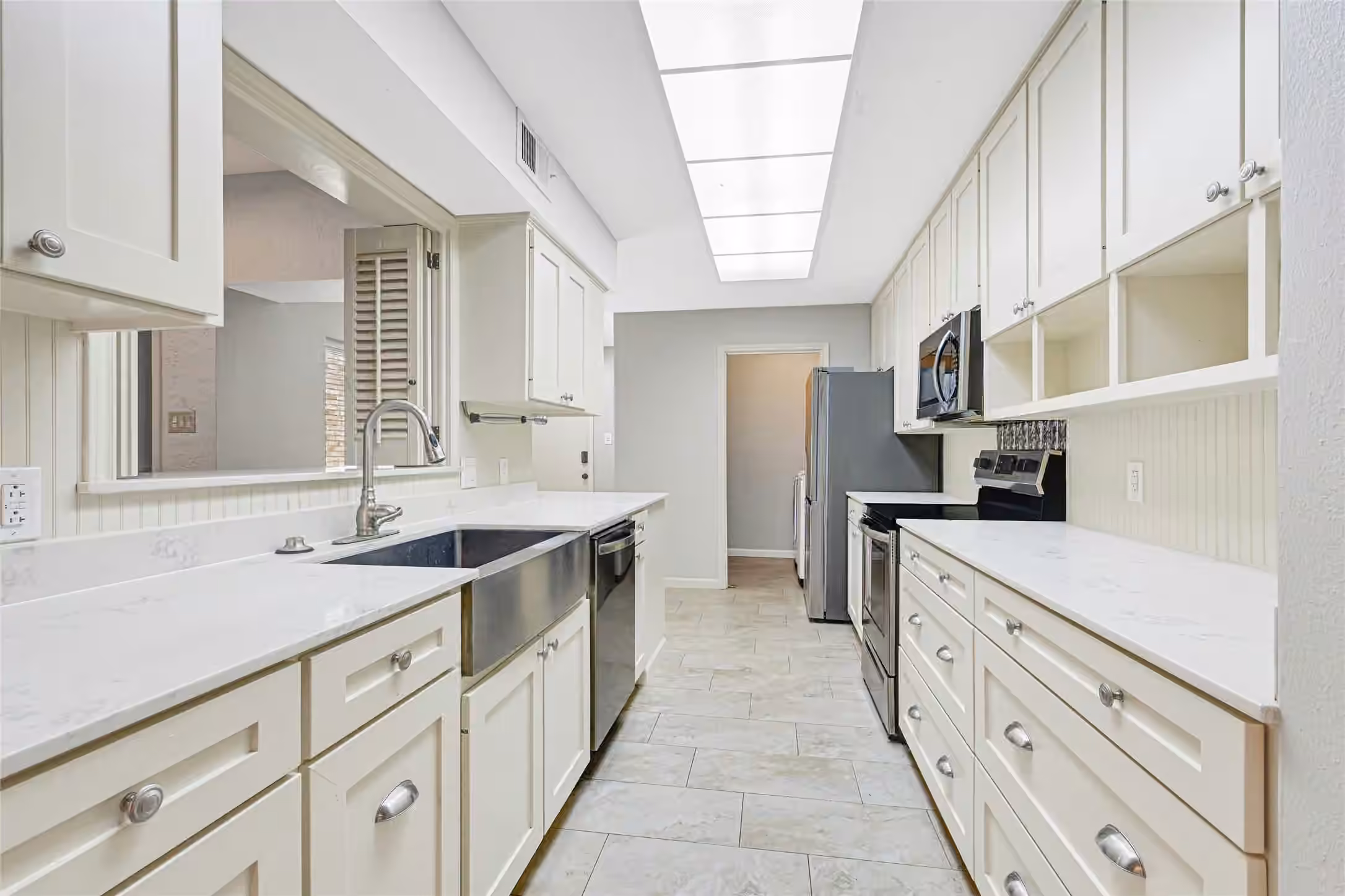 Photo 7 of 425 E Fair Harbor Lane, Houston, TX