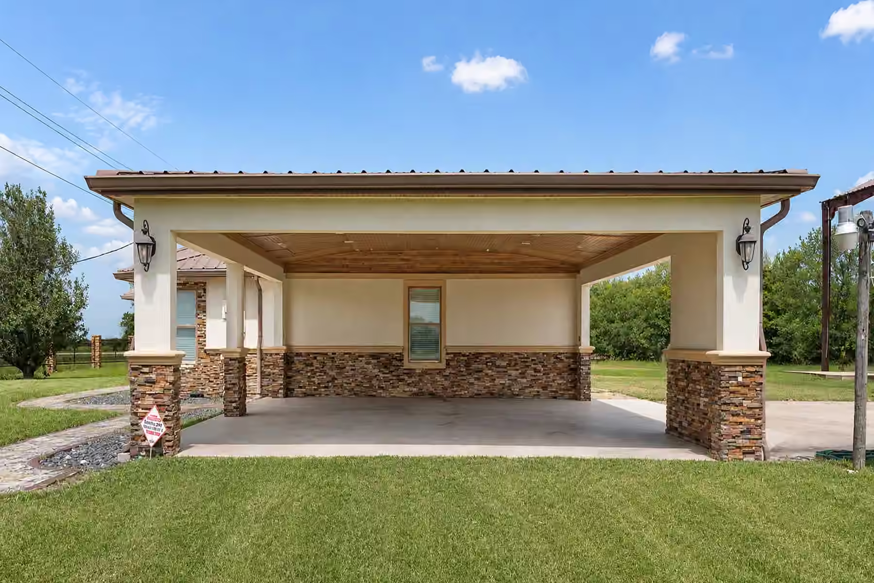 Photo 3 of 2114 Penny Lake Drive, Wallis, TX