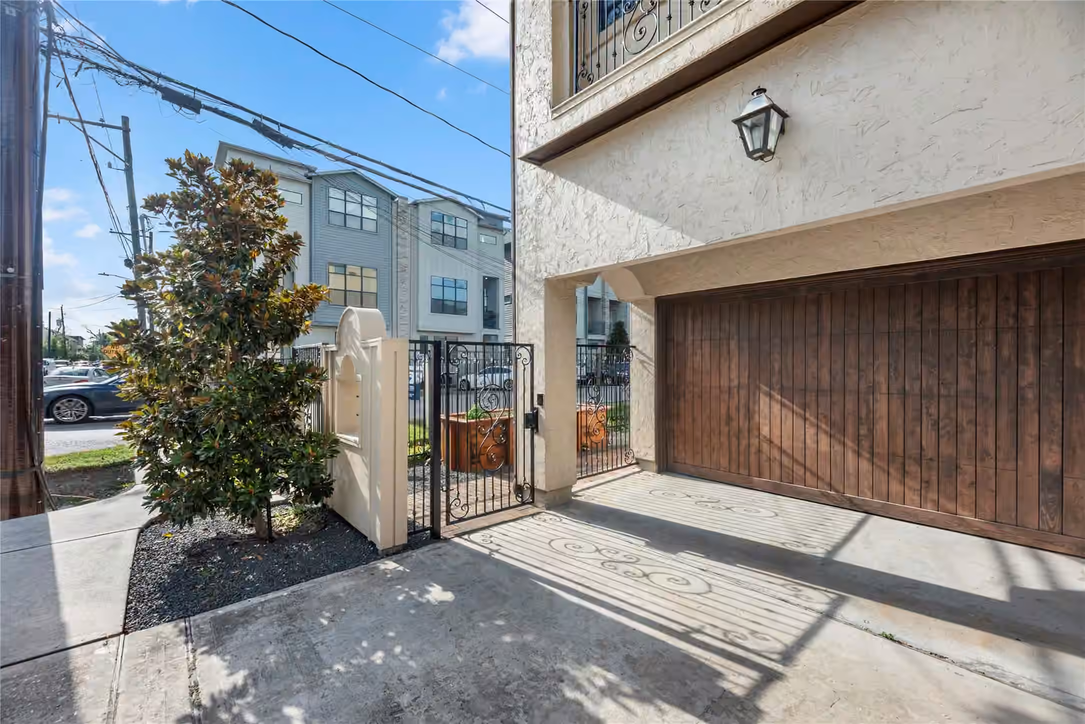 Photo 2 of 1102 W 15th 1/2 Street A, Houston, TX