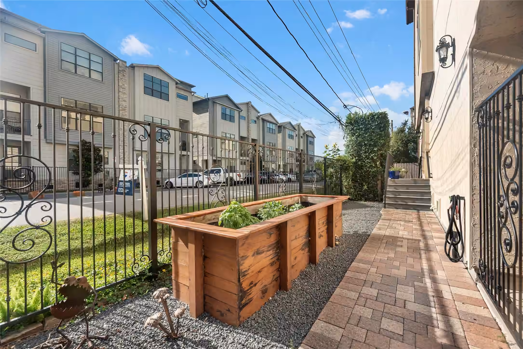 Photo 4 of 1102 W 15th 1/2 Street A, Houston, TX