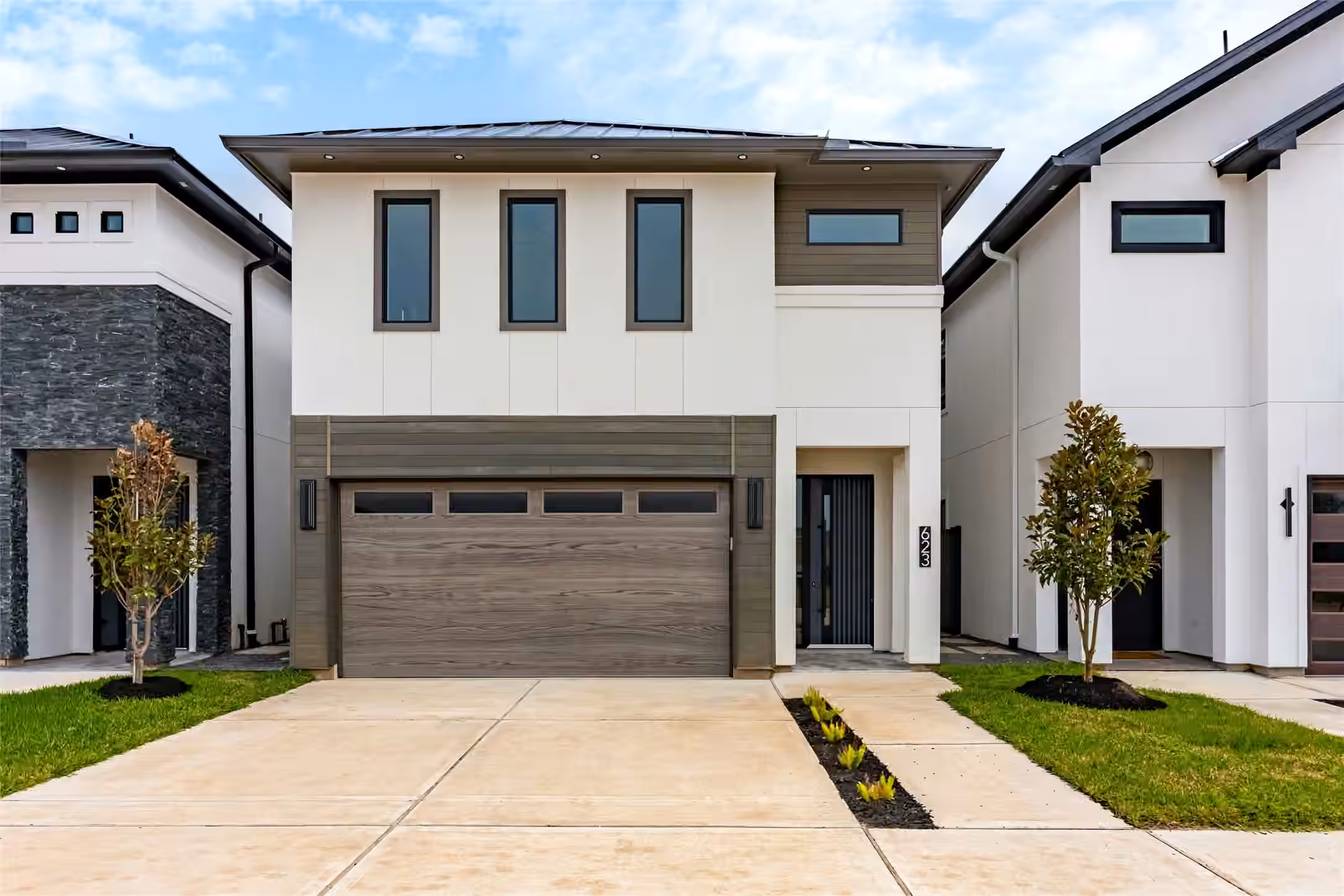 Photo 2 of 623 Rolling Oaks, Stafford, TX