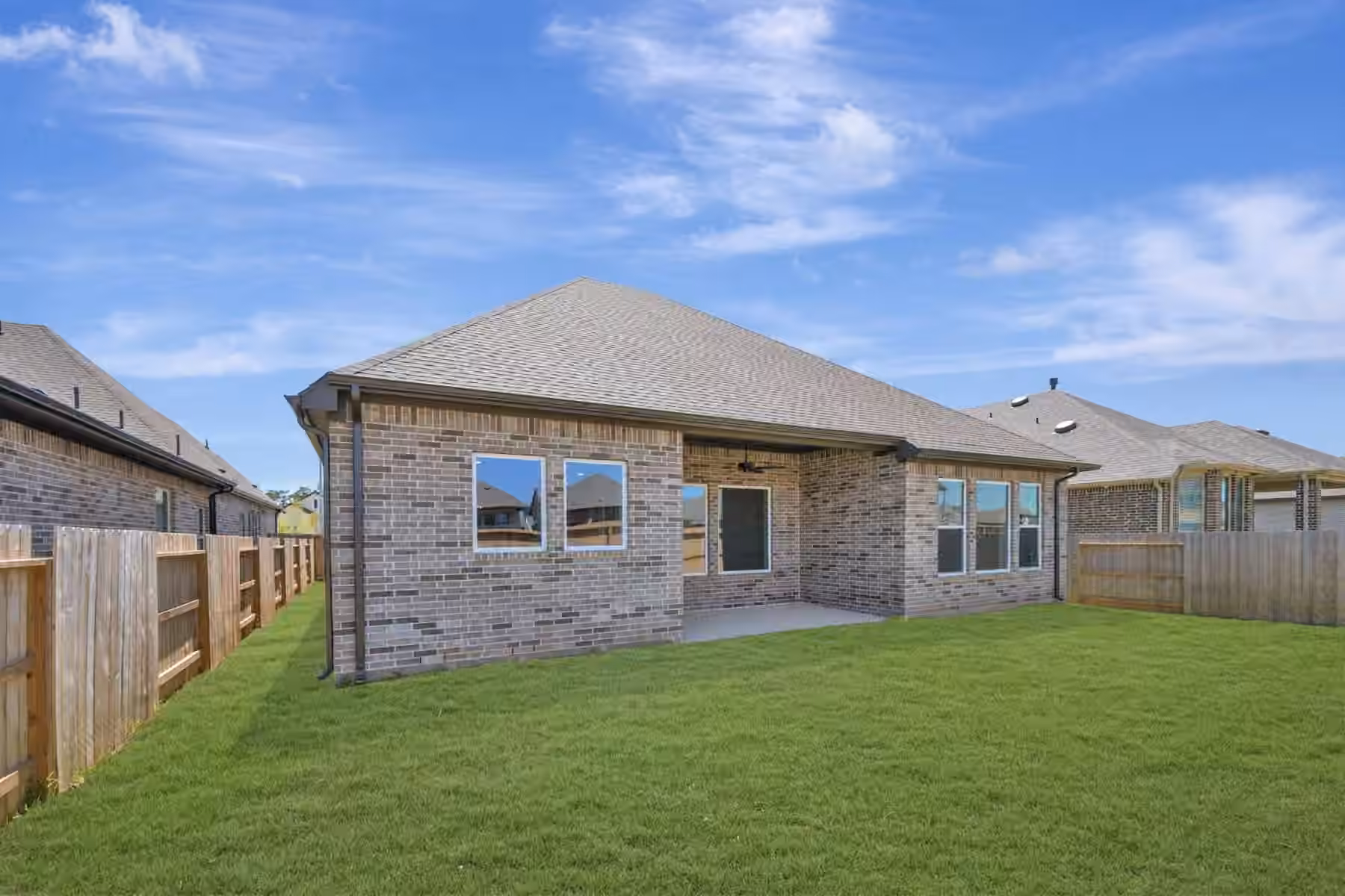 Photo 3 of 115 Silverbow Creek Way, Conroe, TX