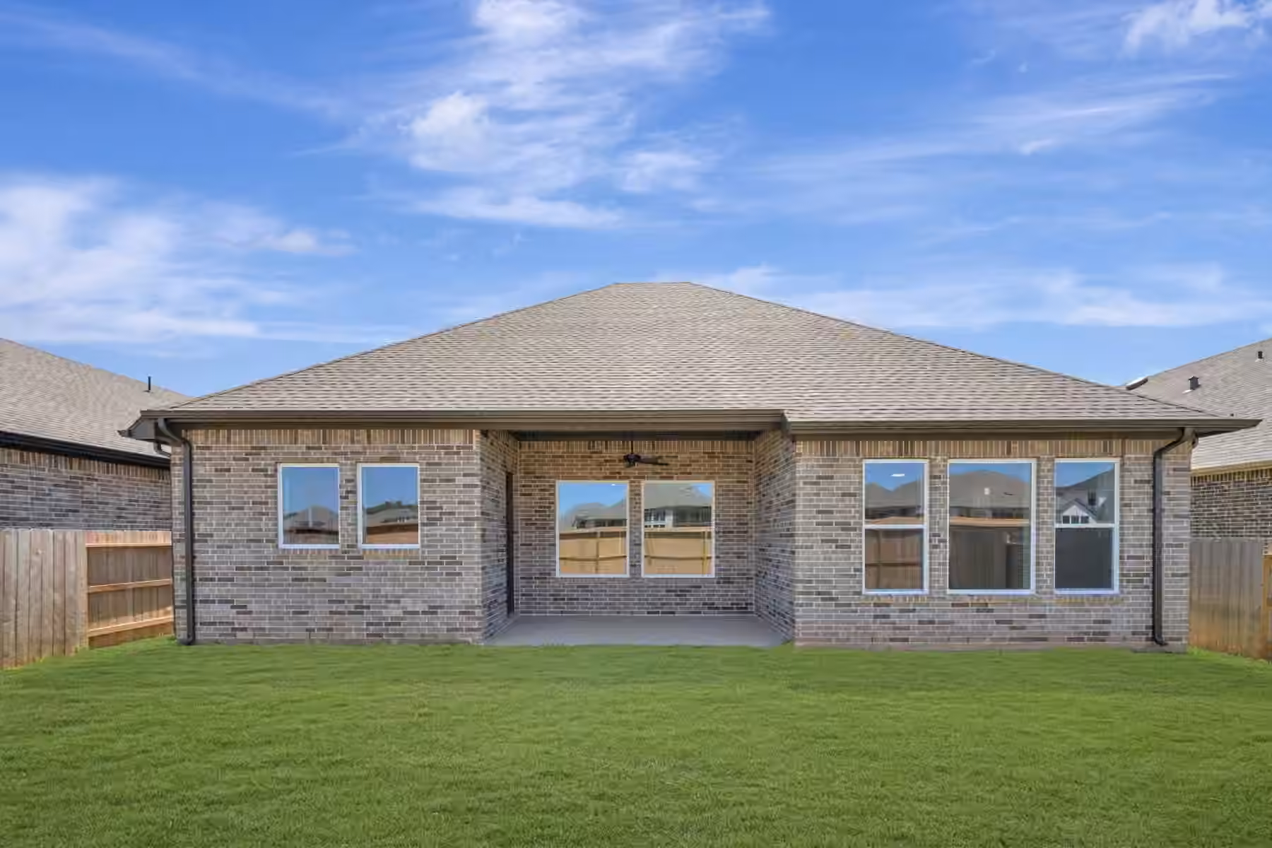 Photo 4 of 115 Silverbow Creek Way, Conroe, TX