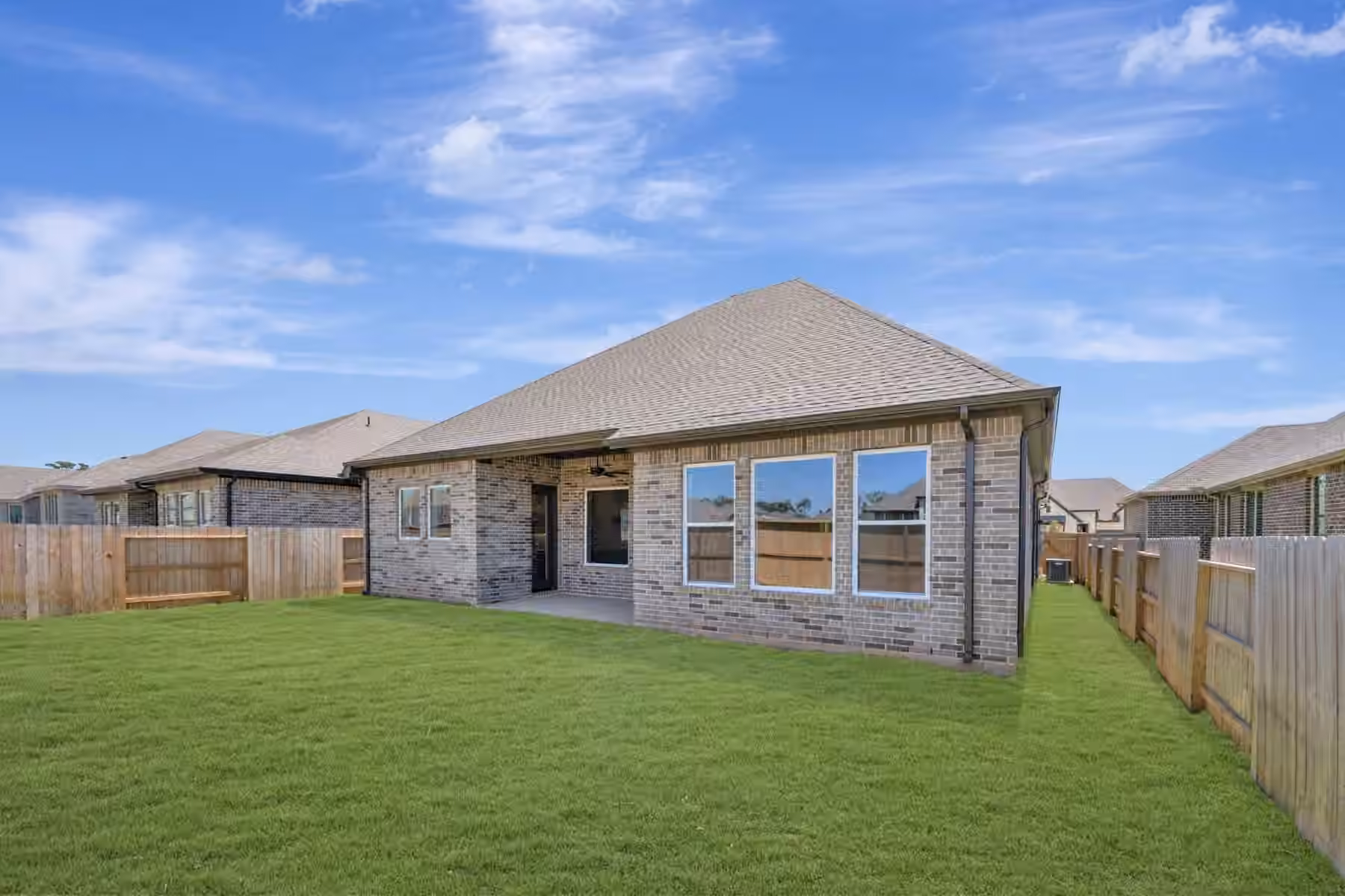 Photo 5 of 115 Silverbow Creek Way, Conroe, TX