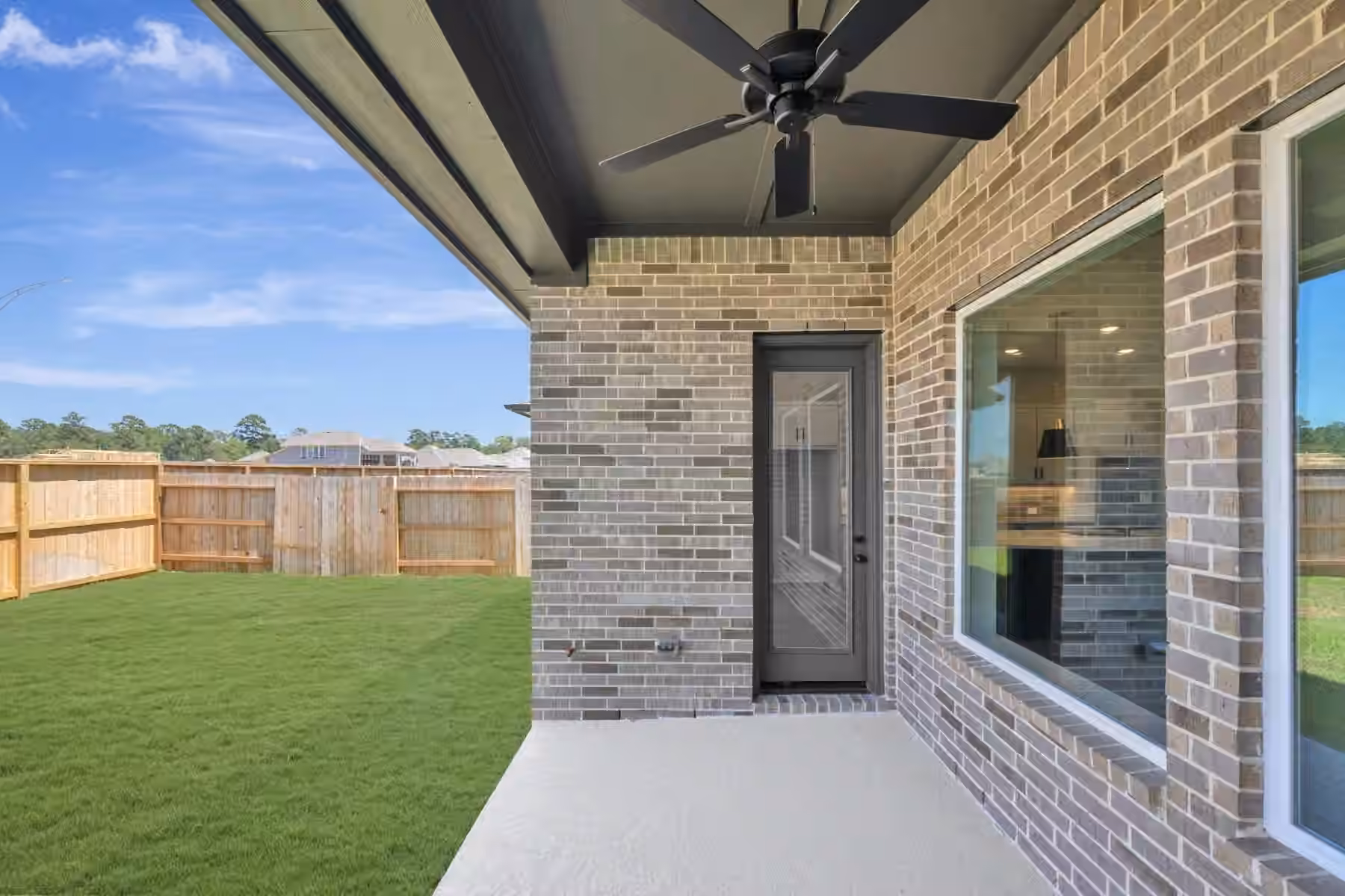 Photo 7 of 115 Silverbow Creek Way, Conroe, TX