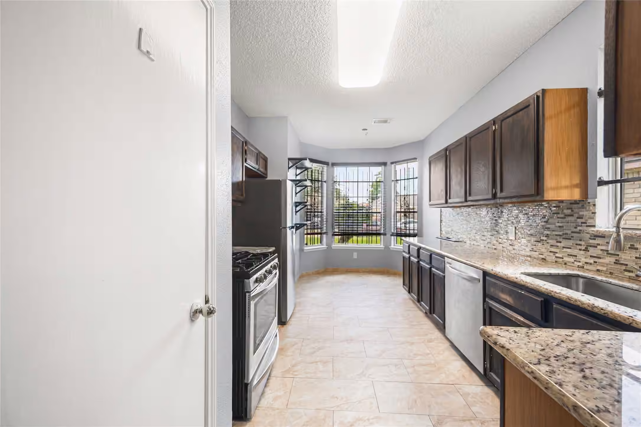 Photo 7 of 8107 Summer Trail Drive, Houston, TX