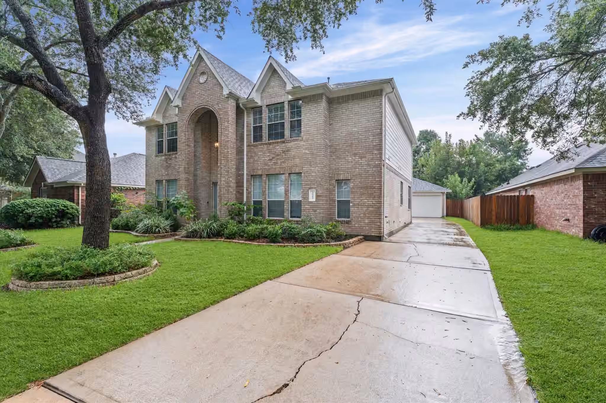 Photo 2 of 10201 Forest Spring Lane, Pearland, TX