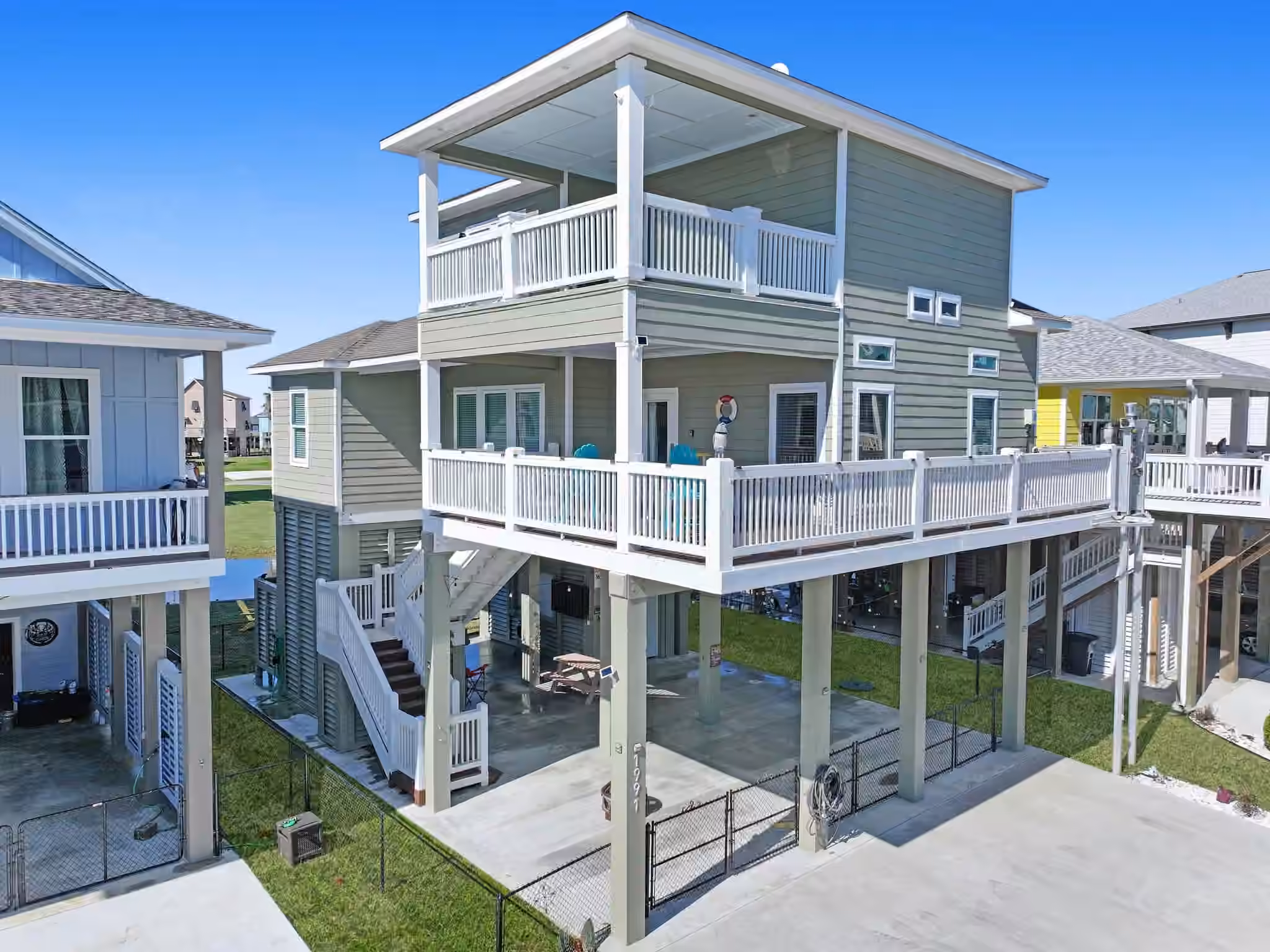 Photo of 1991 Royalville Court, Port Bolivar, TX 77650