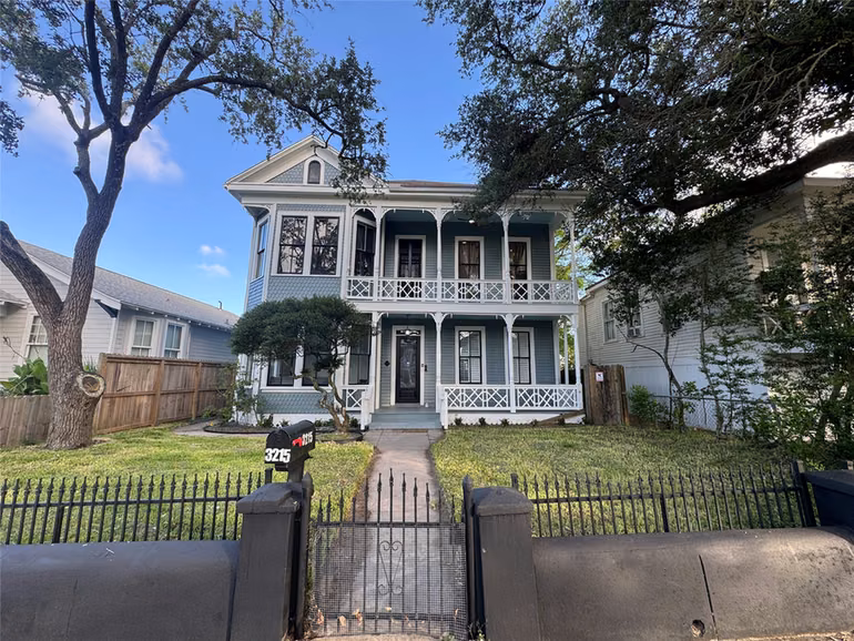 Photo of 3215 Avenue P 1/2, Galveston, TX