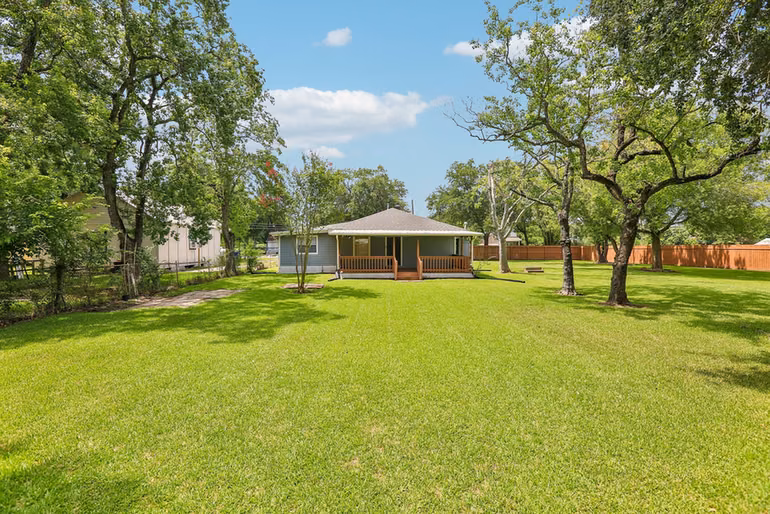 Photo 4 of 2606 2nd Avenue N, Texas City, TX