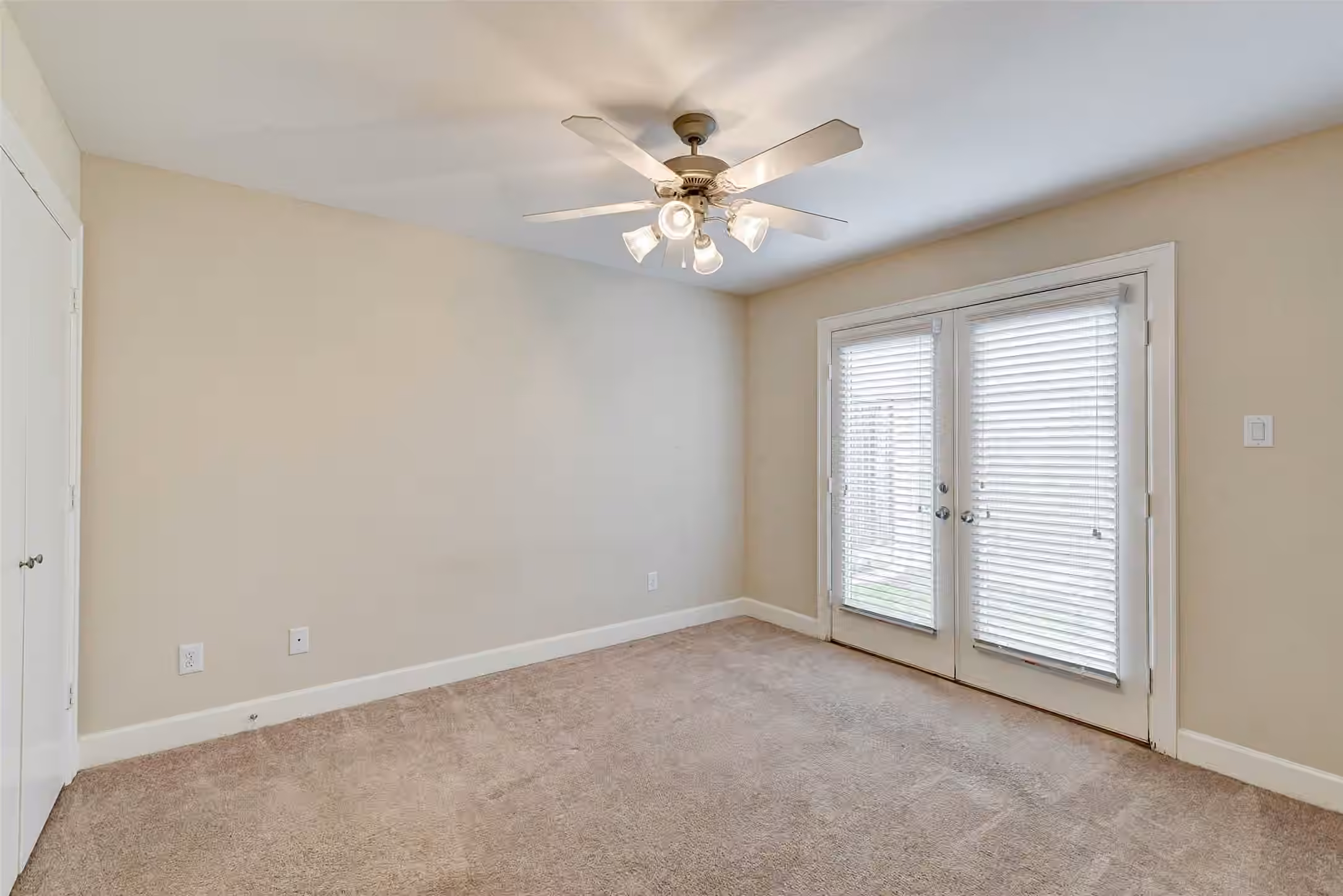 Photo 7 of 650 Westcross Street 35, Houston, TX