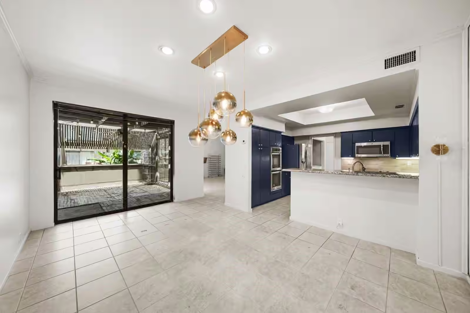 Photo 5 of 11 Litchfield Lane, Houston, TX
