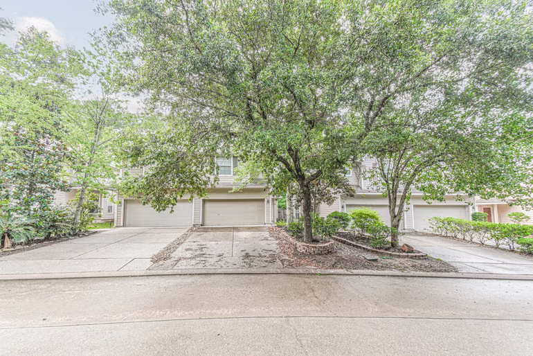 Photo 2 of 213 E Summerhaze Circle, Spring, TX