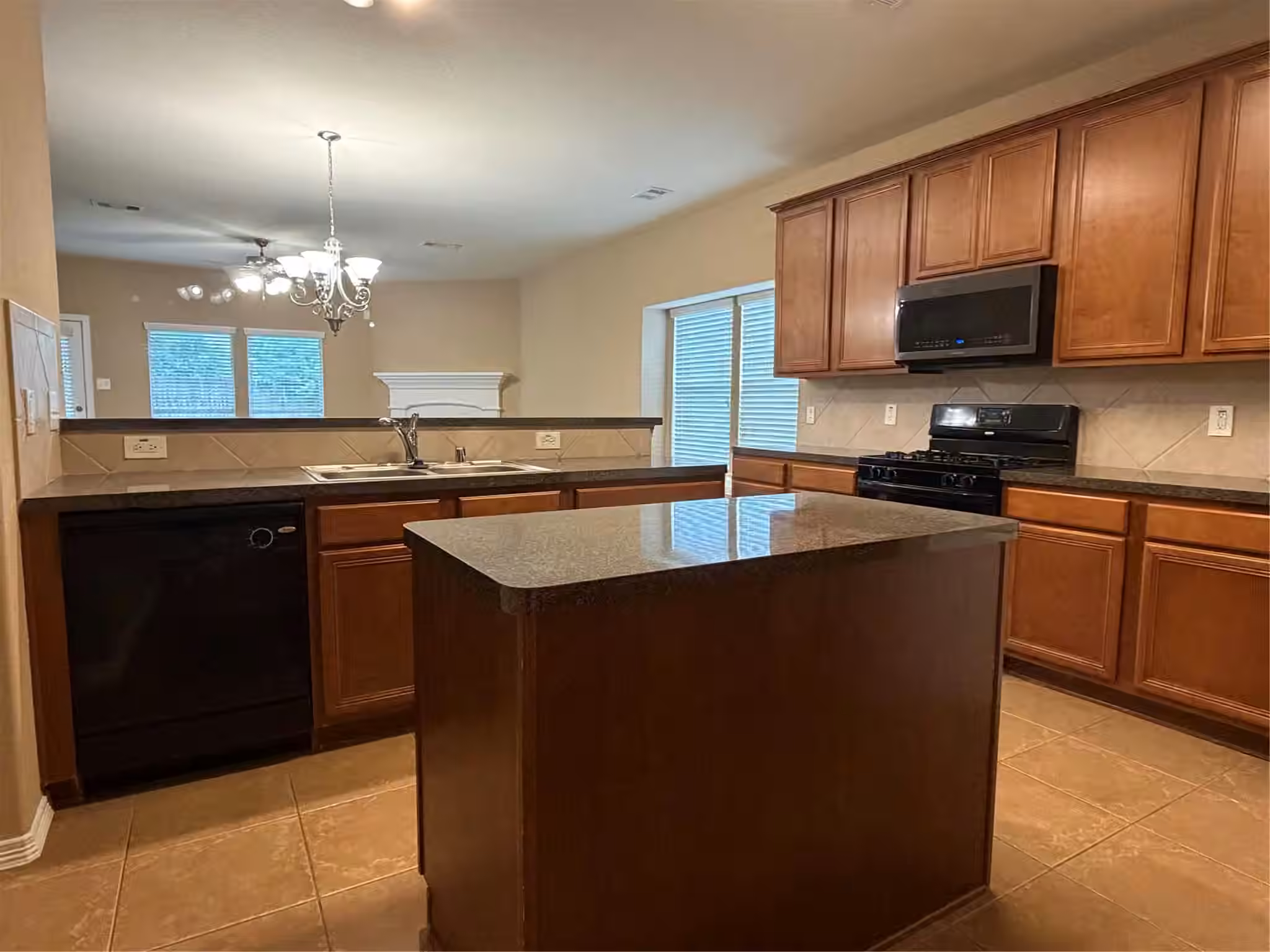 Photo 6 of 1092 Shadow Glenn Drive, Conroe, TX