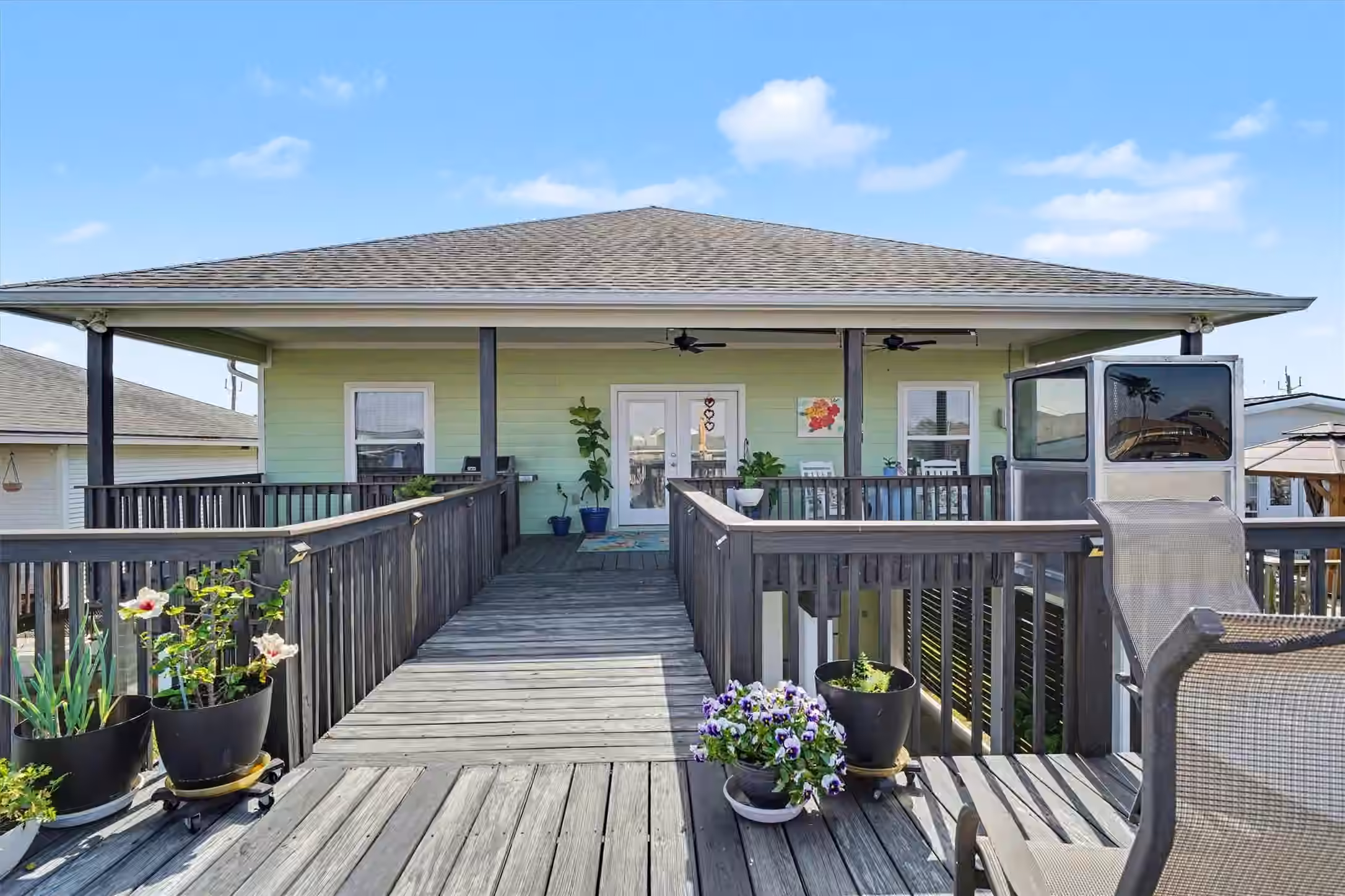 Photo of 437 Pompano Street, Bayou Vista, TX