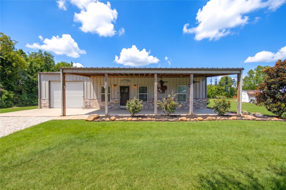 Photo of 2518 Main Street, Liverpool, TX