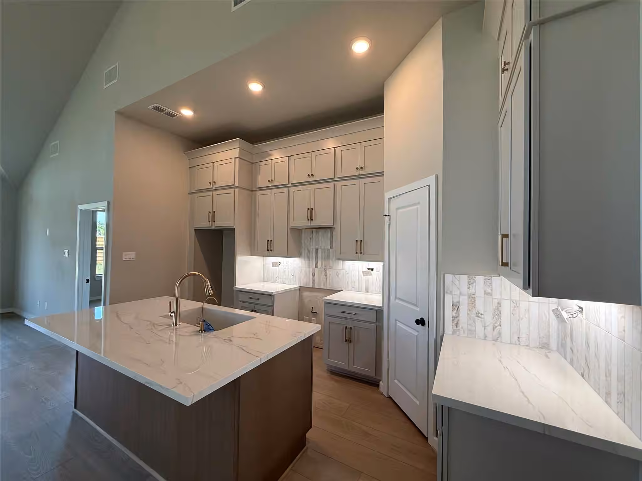 Photo 5 of 10931 Endeavor Drive, Richmond, TX