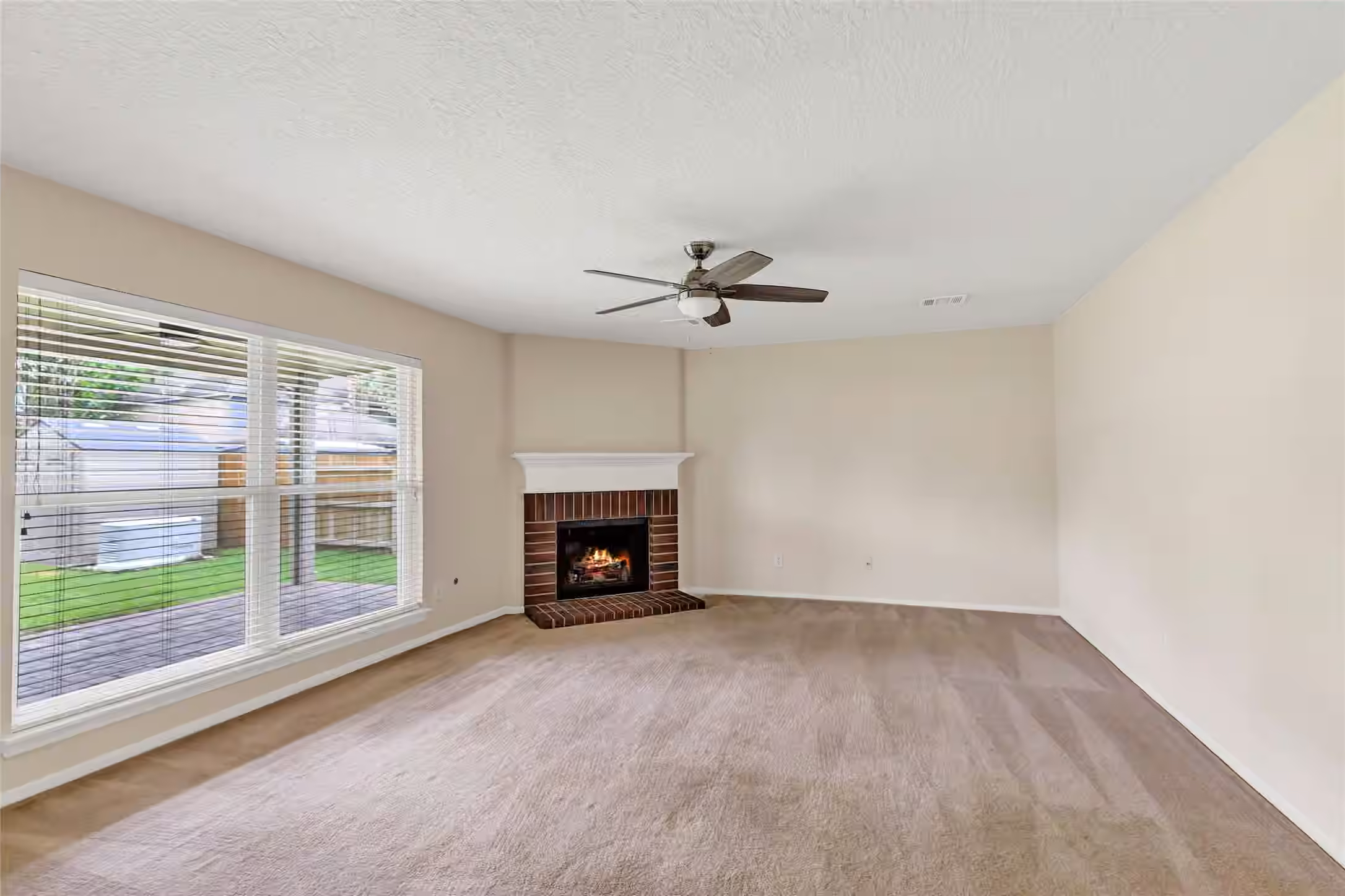 Photo 4 of 5721 Forest Timbers Drive, Humble, TX