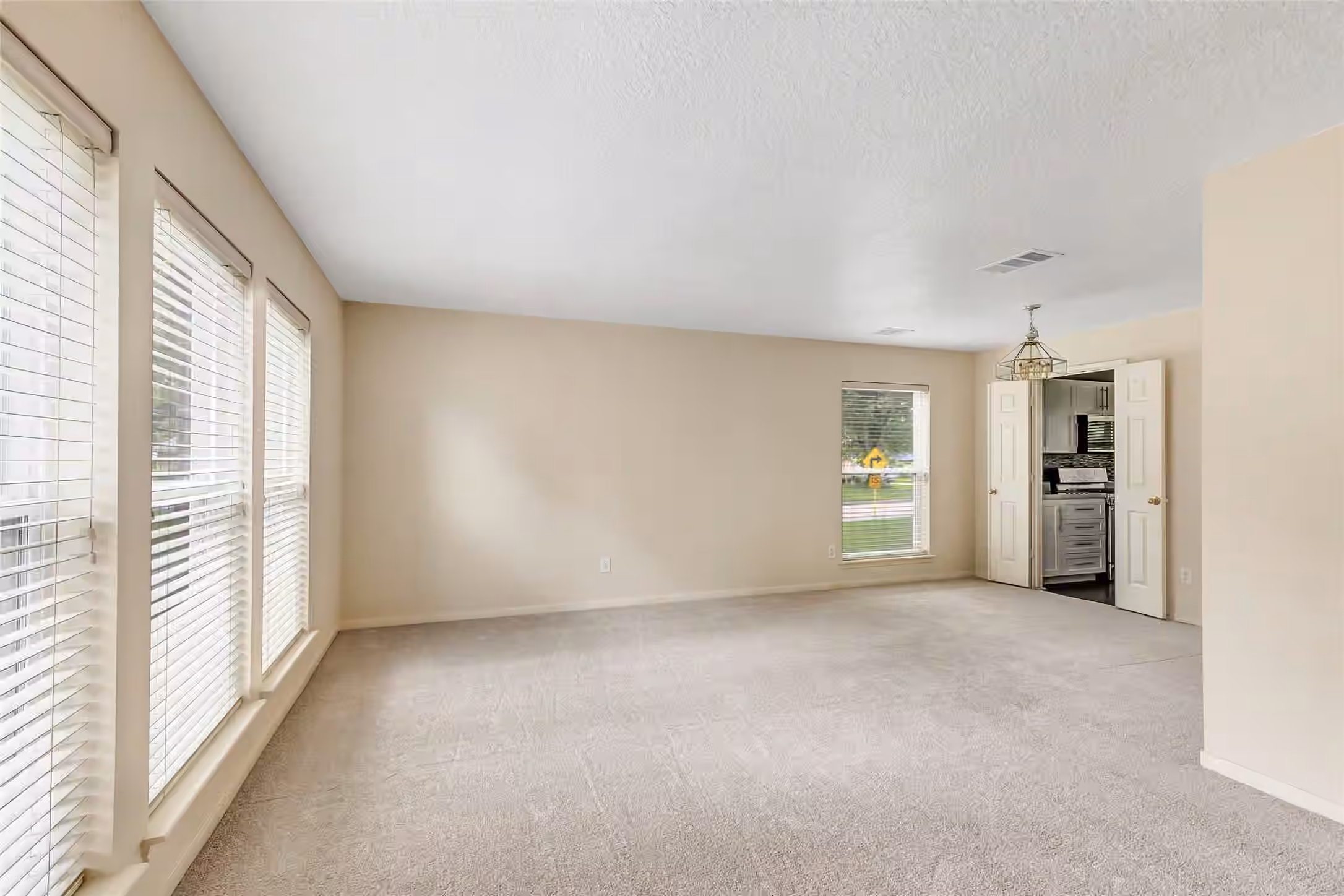 Photo 6 of 5721 Forest Timbers Drive, Humble, TX