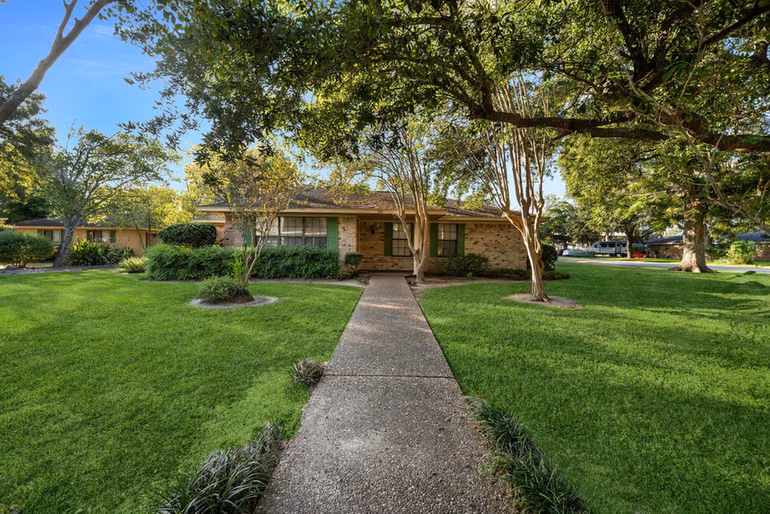 Photo of 210 E Waring Street, Dayton, TX 77535