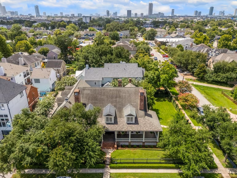 Photo 2 of 408 E 7th Street, Houston, TX