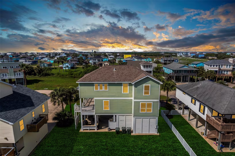 Photo 3 of 13951 Pirates Beach Boulevard, Galveston, TX