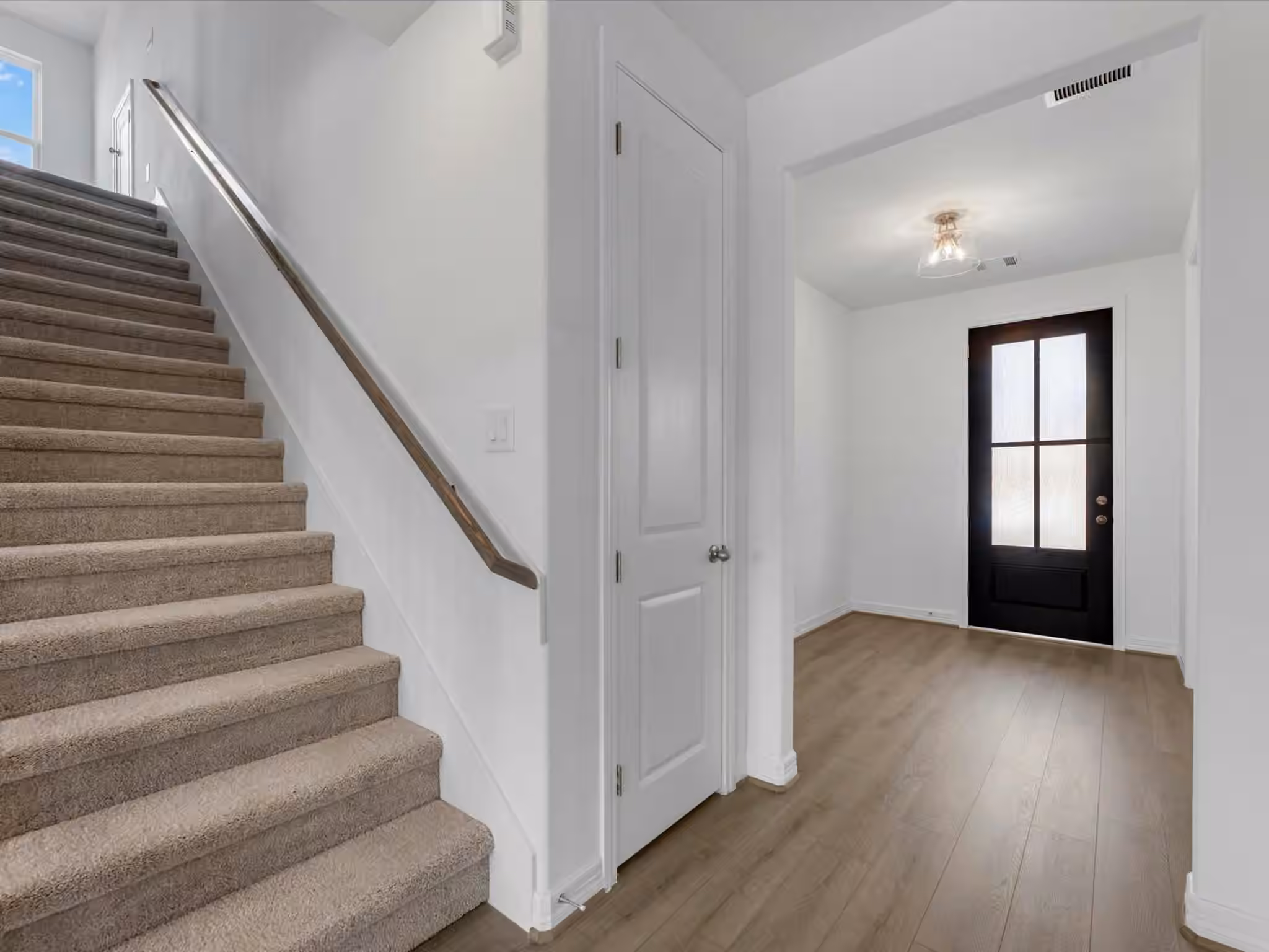 Photo 2 of 7807 Topaz Ridge Drive, Angleton, TX