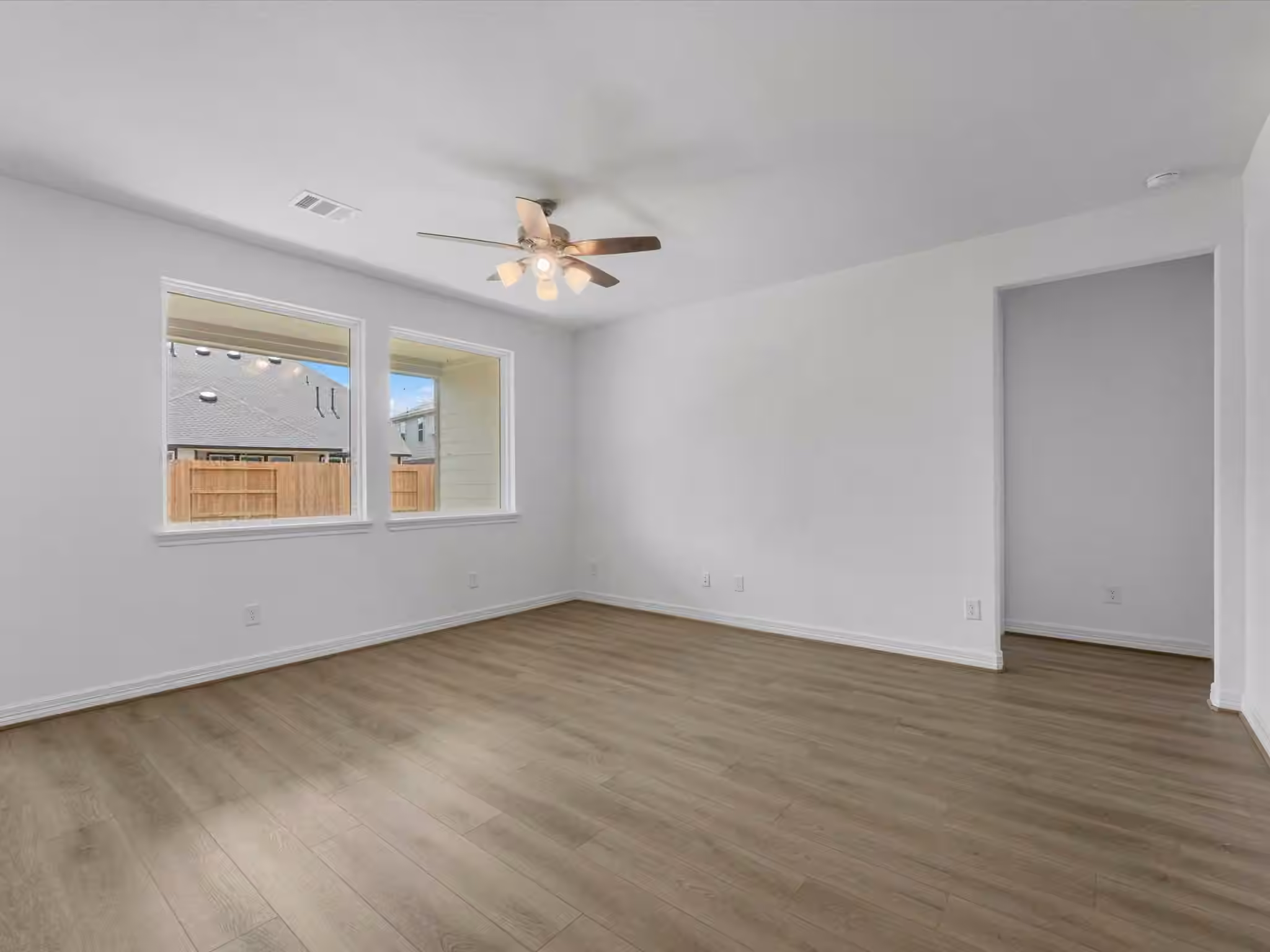 Photo 7 of 7807 Topaz Ridge Drive, Angleton, TX