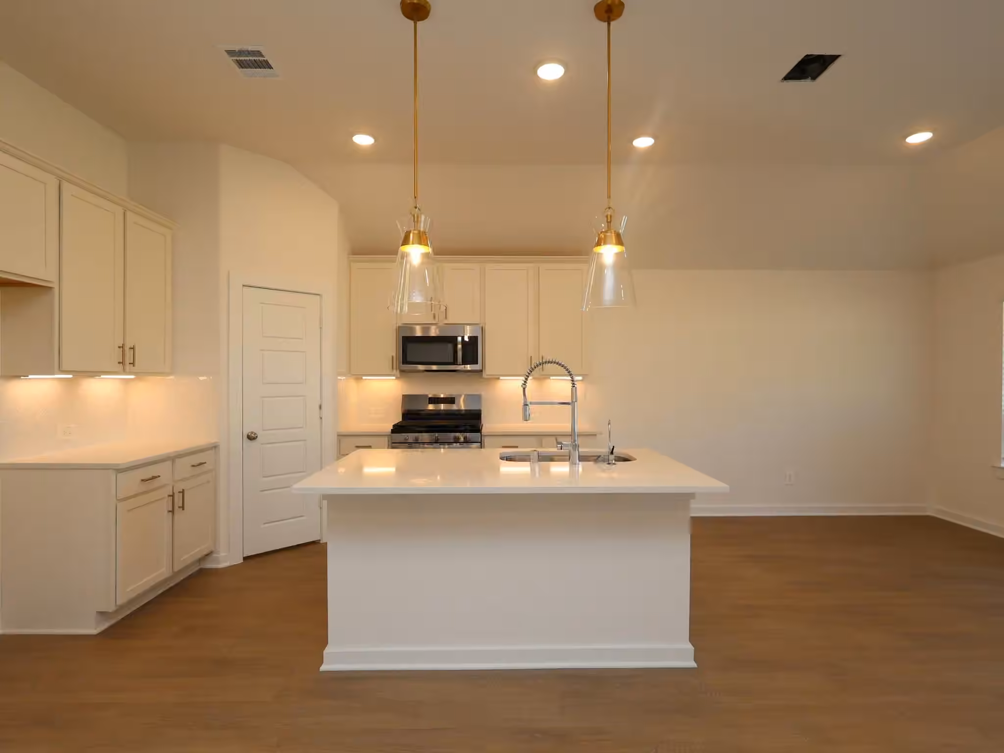 Photo 5 of 160 Wasatch Peaks Way, Willis, TX
