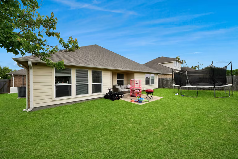 Photo 5 of 9307 Russeff Field Lane, Rosenberg, TX