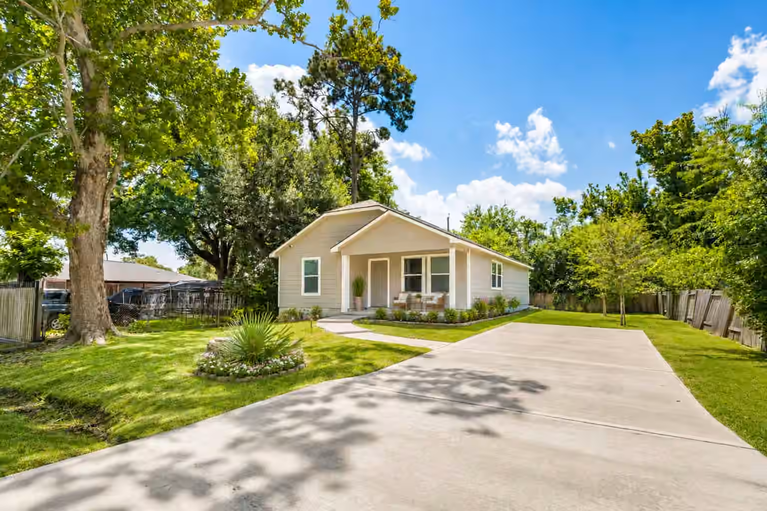 Photo of 5824 Glen Lee Drive, Houston, TX