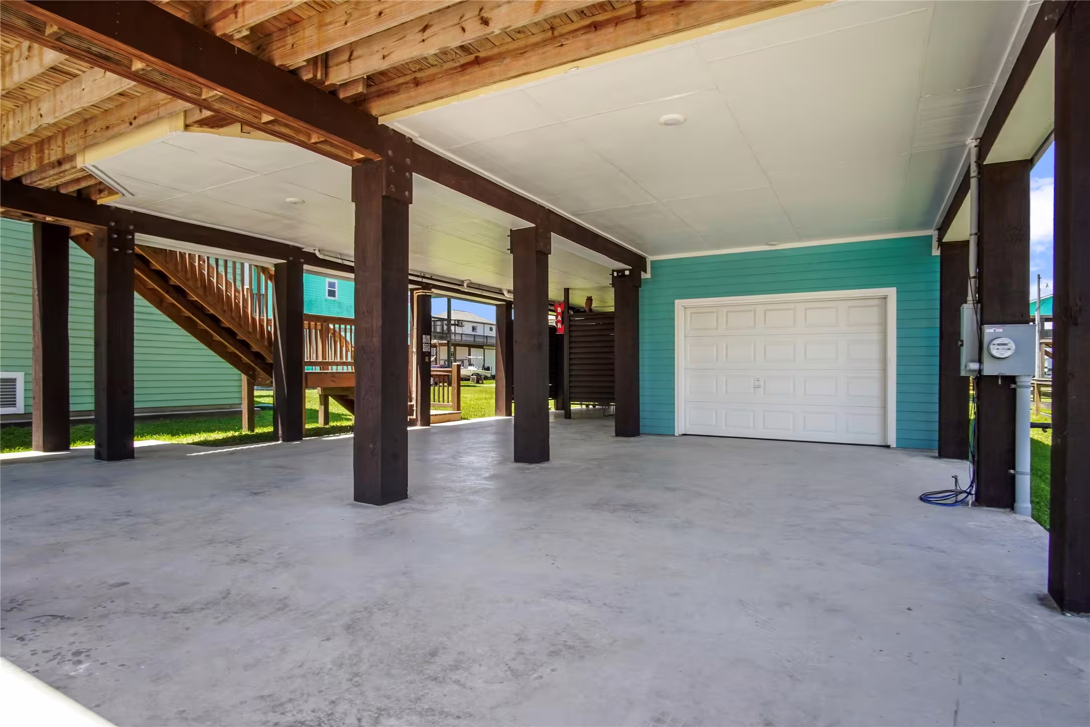 Photo 2 of 975 S Cove, Crystal Beach, TX