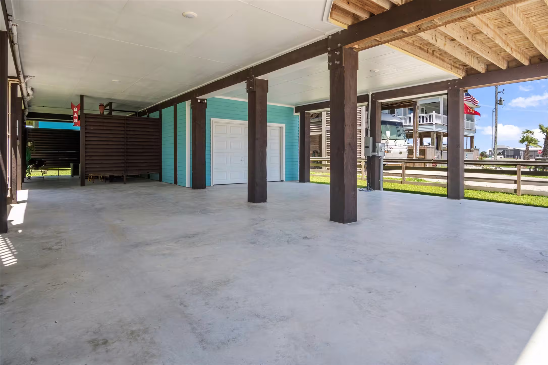 Photo 3 of 975 S Cove, Crystal Beach, TX