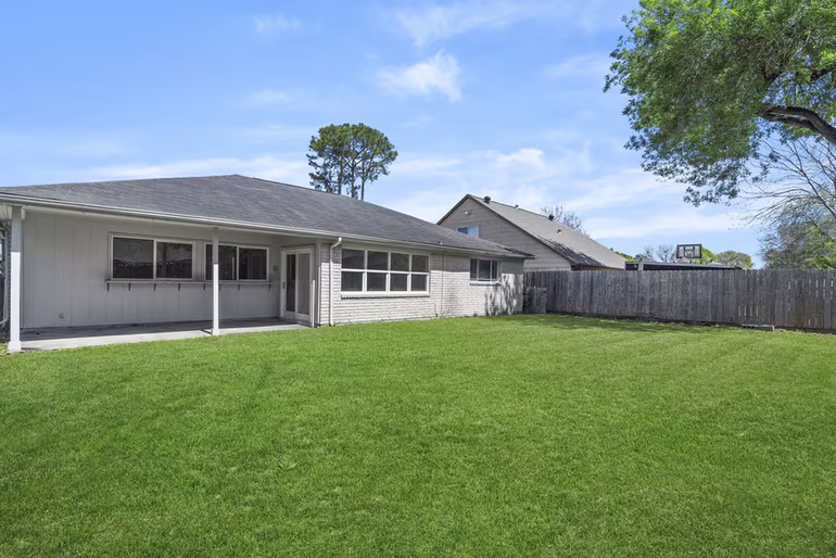 Photo 3 of 12811 Club Lane, Houston, TX