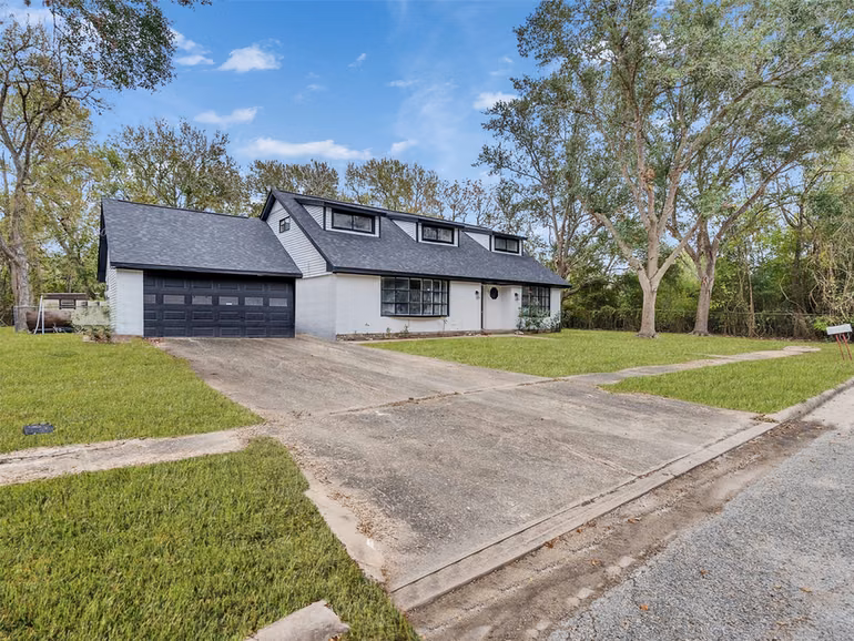 Photo 3 of 3709 Kettering Avenue, Bay City, TX