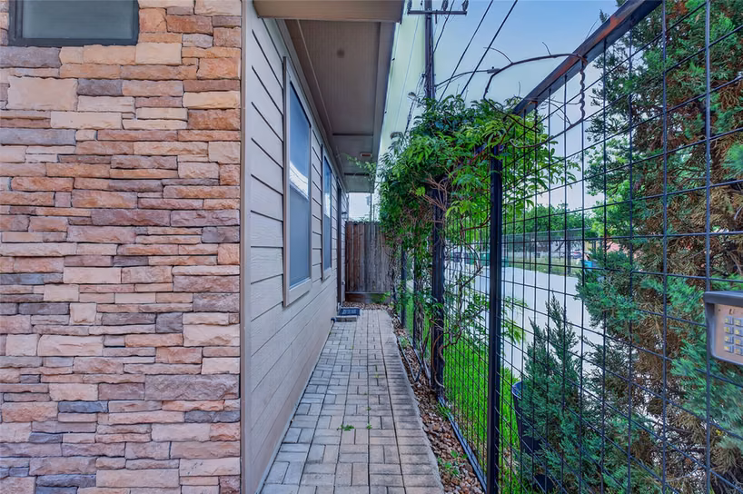 Photo 3 of 1420 Wilson Street, Houston, TX