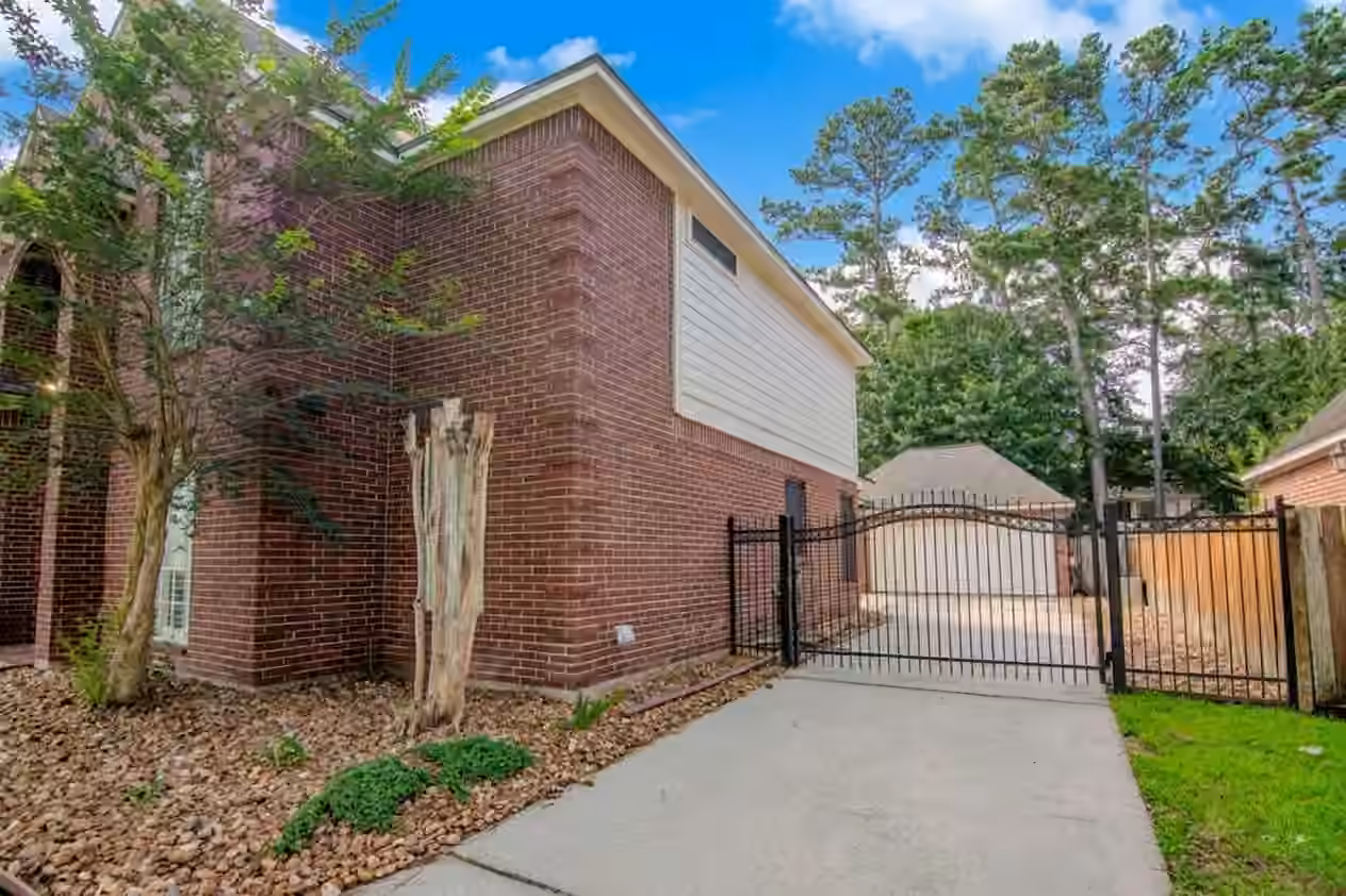 Photo 2 of 6807 Queensclub Drive, Houston, TX