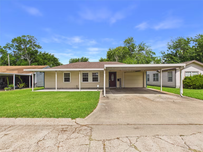 Photo 2 of 505 S Circle Drive, Baytown, TX