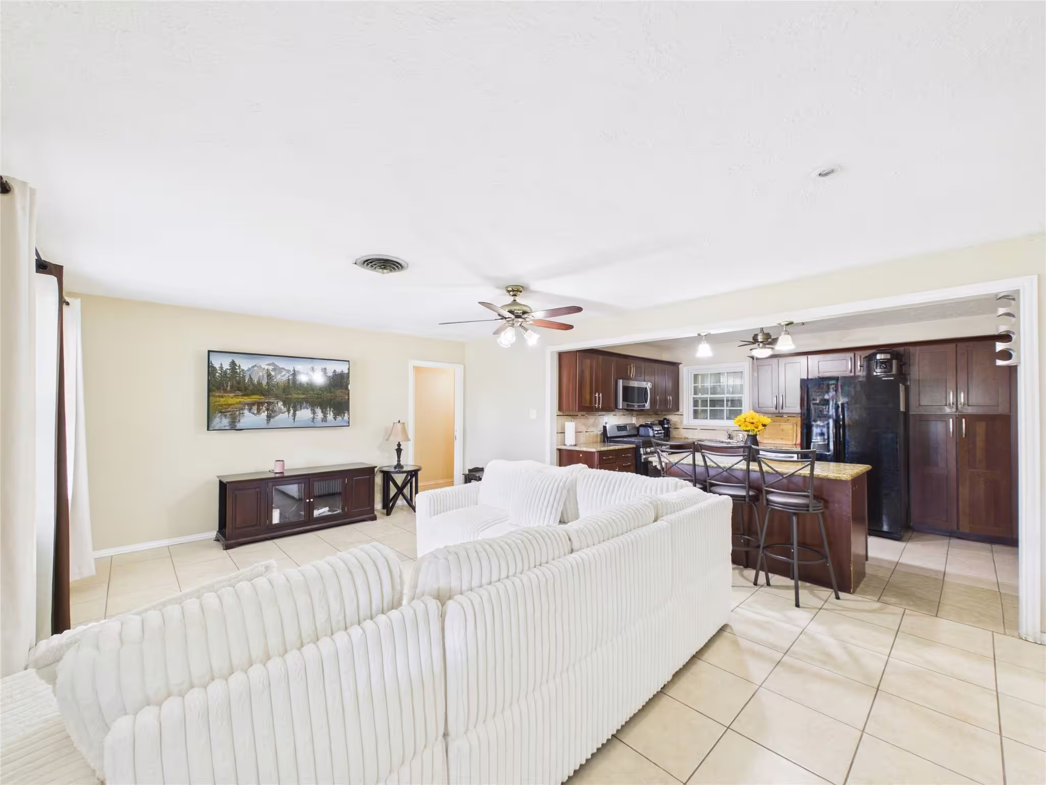 Photo 7 of 505 S Circle Drive, Baytown, TX