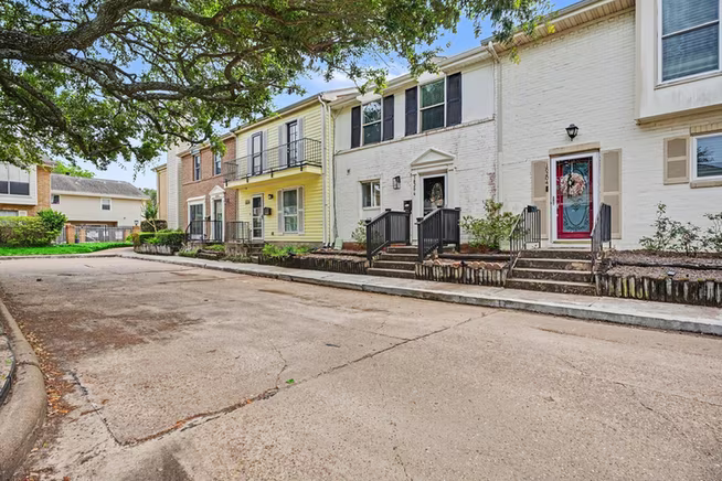Photo 2 of 18206 Heritage Lane 8206, Nassau Bay, TX