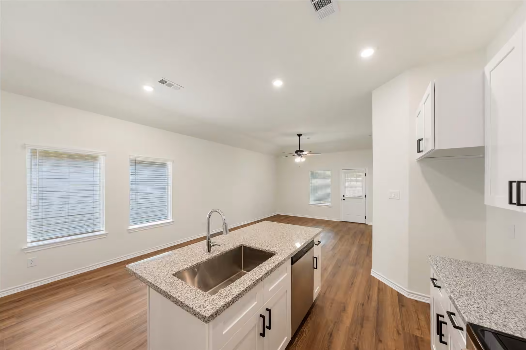 Photo 5 of 313 N Woodson Street, Willis, TX