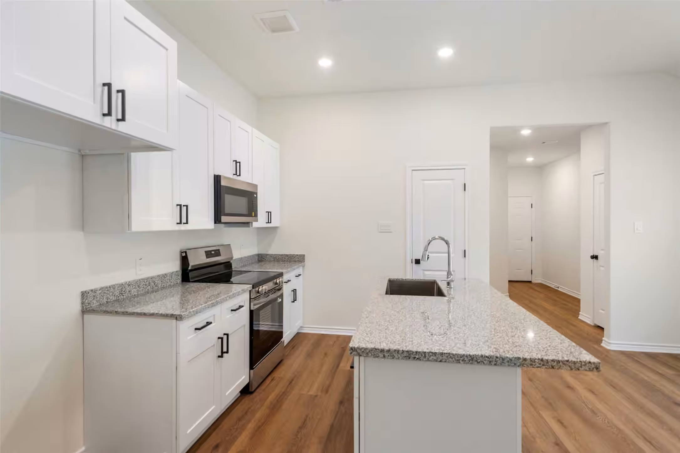 Photo 6 of 313 N Woodson Street, Willis, TX