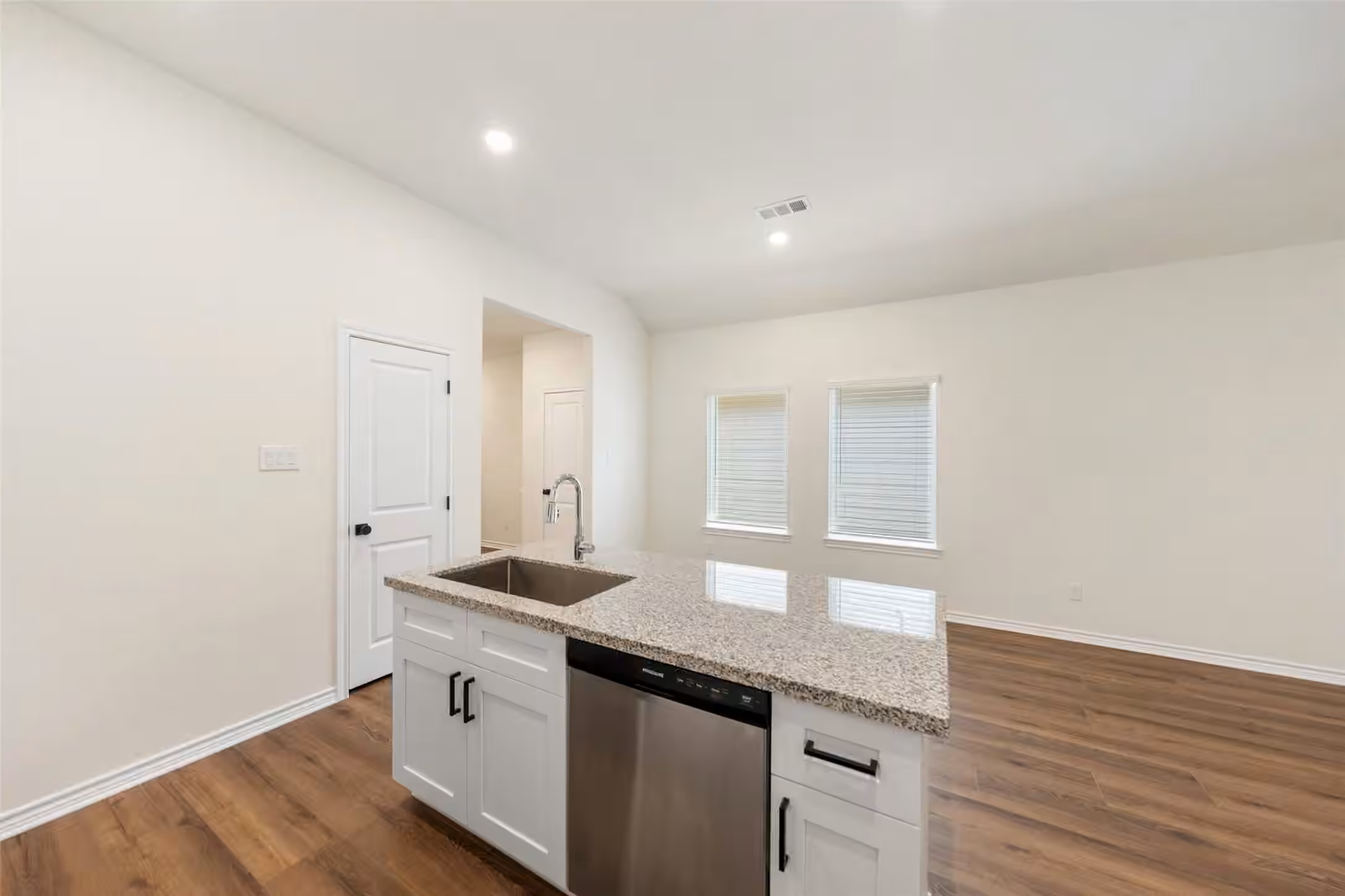 Photo 7 of 313 N Woodson Street, Willis, TX