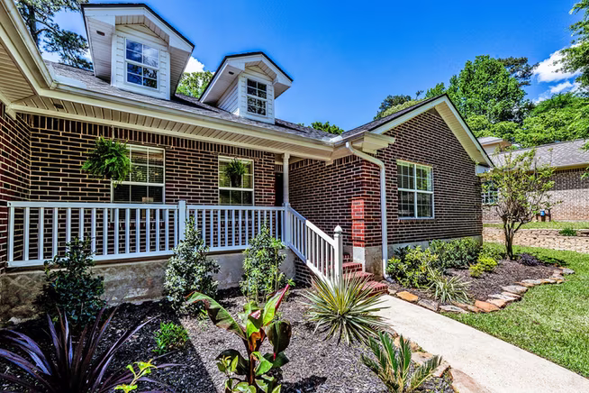Photo 2 of 1916 Greentree Drive, Huntsville, TX