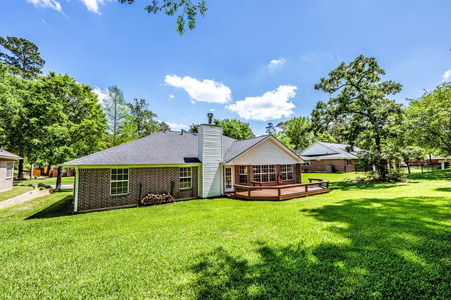 Photo 3 of 1916 Greentree Drive, Huntsville, TX